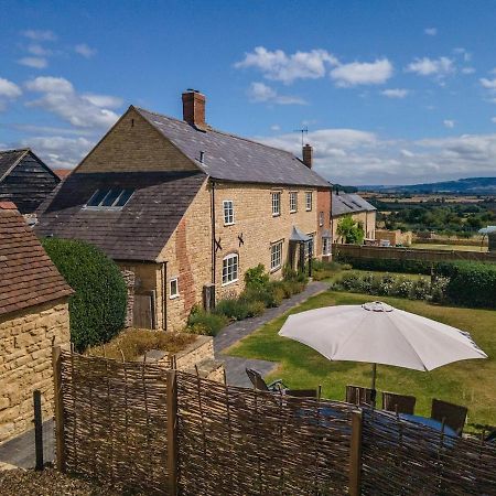 Beautiful Cotswold Farmhouse With Hot Tub Манчестър Екстериор снимка
