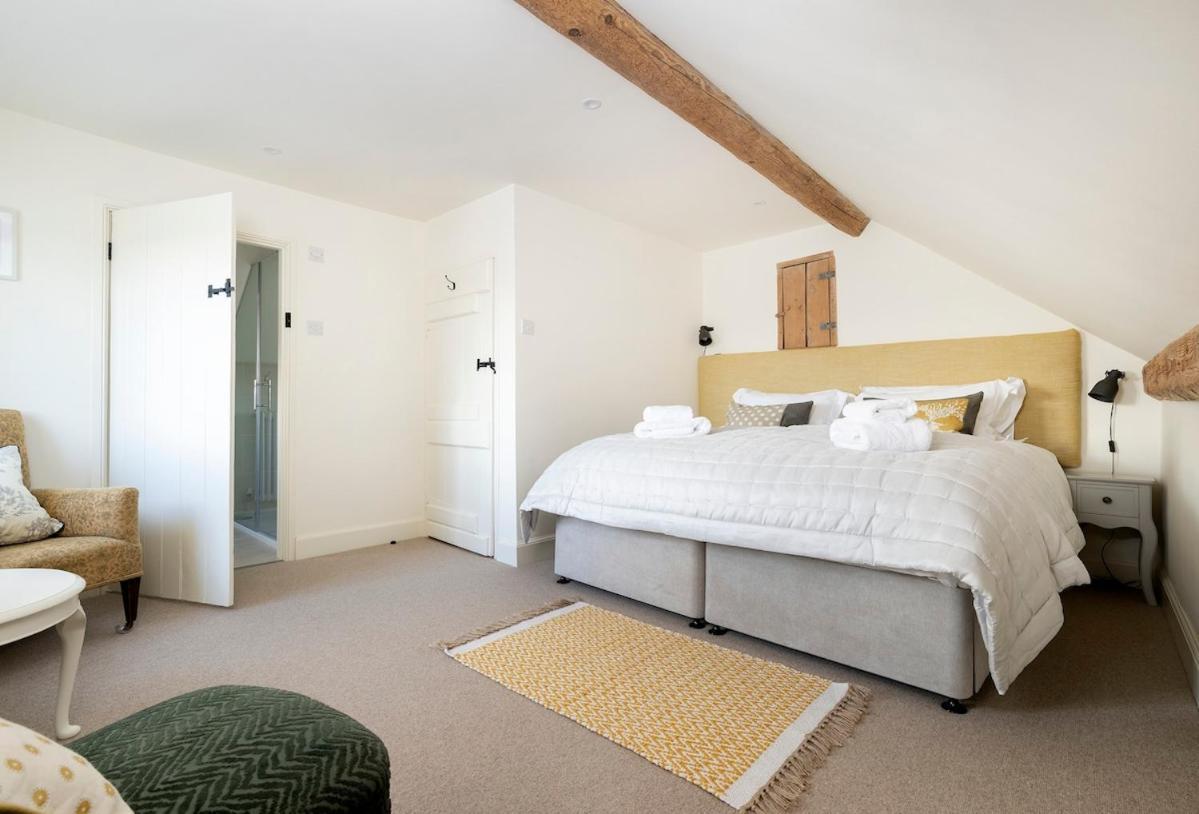 Beautiful Cotswold Farmhouse With Hot Tub Манчестър Екстериор снимка