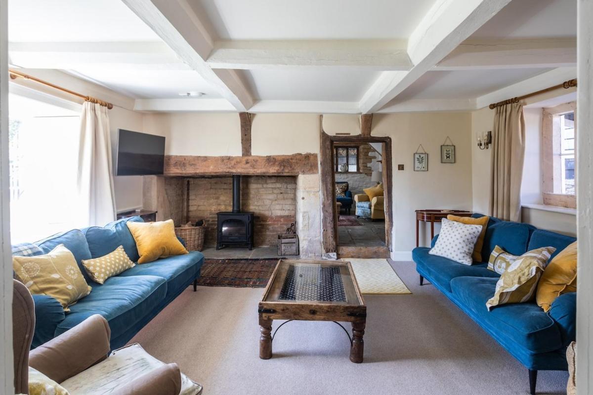 Beautiful Cotswold Farmhouse With Hot Tub Манчестър Екстериор снимка