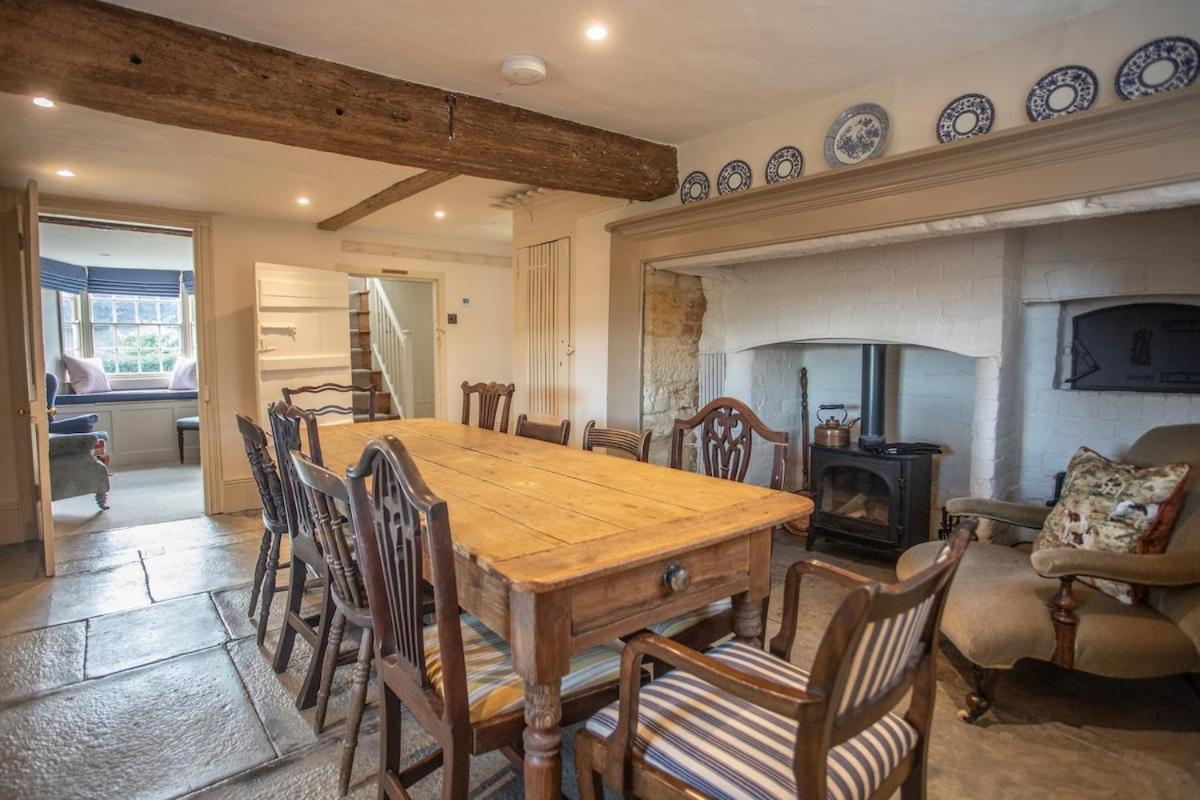Beautiful Cotswold Farmhouse With Hot Tub Манчестър Екстериор снимка