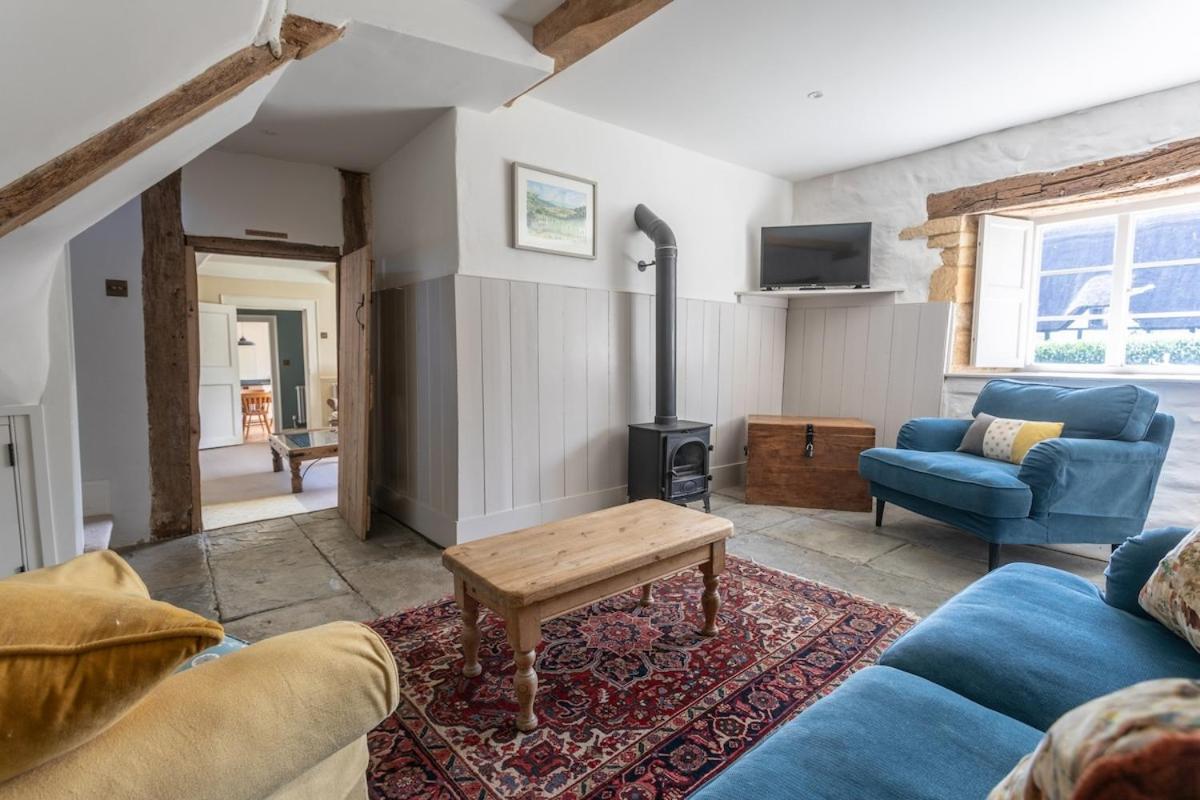 Beautiful Cotswold Farmhouse With Hot Tub Манчестър Екстериор снимка